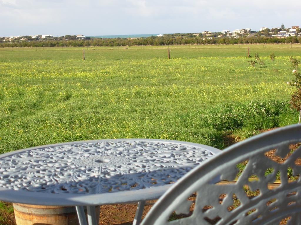 Linger Longer Cottages Port Elliot Room photo