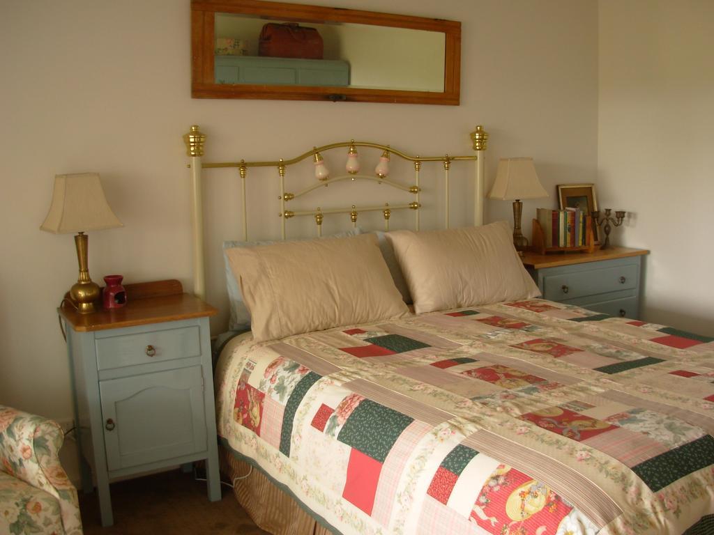 Linger Longer Cottages Port Elliot Room photo