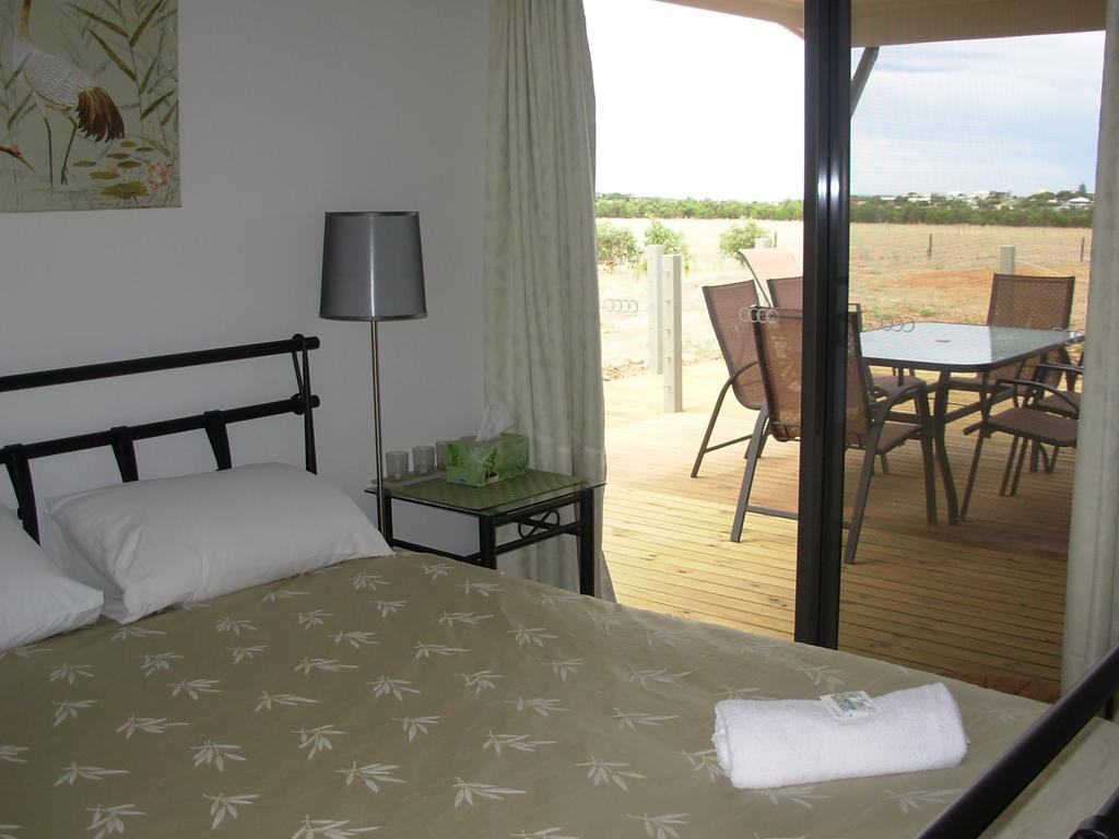 Linger Longer Cottages Port Elliot Room photo